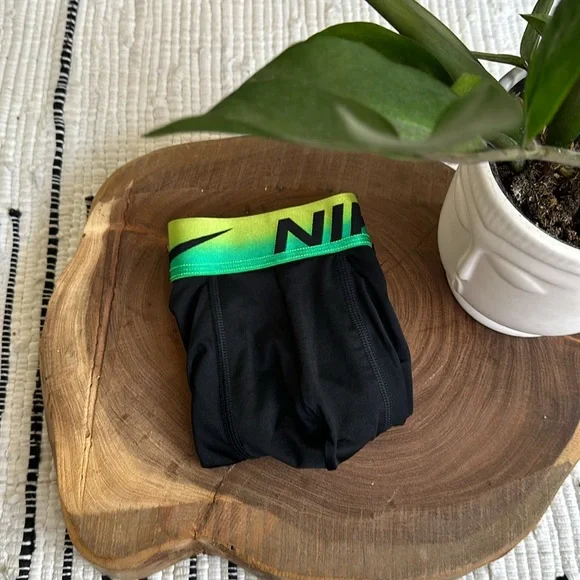 Nike - Picture 5 of 5